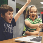 ファミリーデーを実施した企業の事例とは？企画の例や効果について