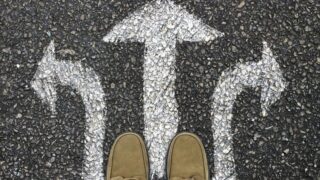 現在志向バイアスとは？目先の利益にとらわれずに正しい判断をしよう